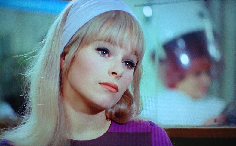 Кадры из Мятный коктейль со льдом (1967)