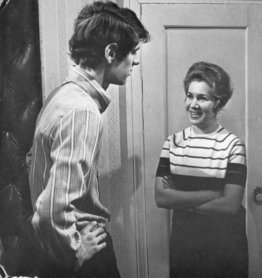 Кадры из Переступи порог (1970)