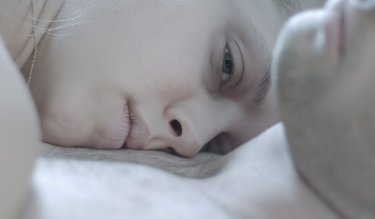 Кадры из Одна миллиардная доля (2014)