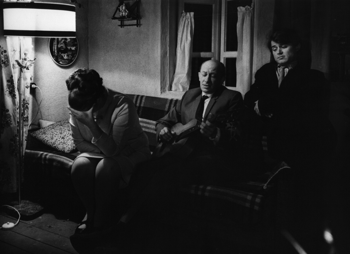 Кадры из Странные люди (1970)