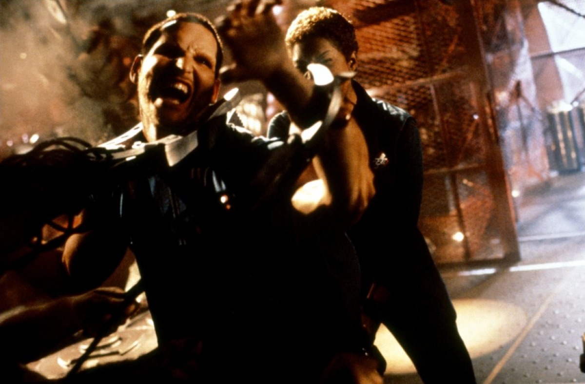 Сверхновая (2000)