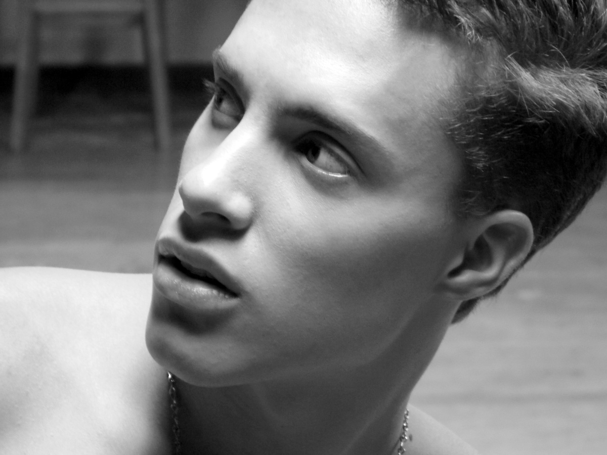 Кадры из Я, счастье этого мира (2014)