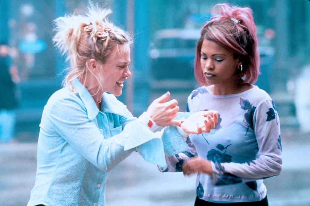 Кадры из Стигматы (1999)