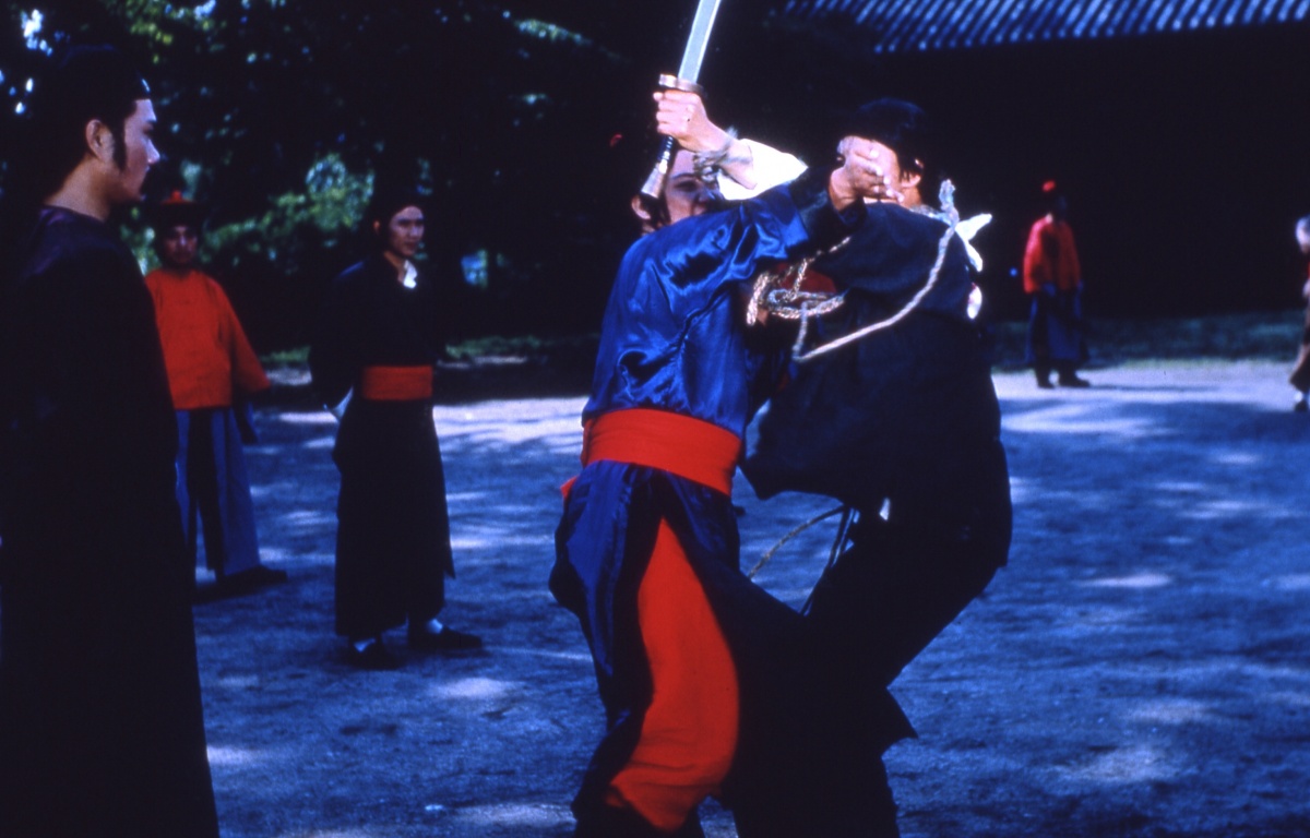 Кадры из Рука смерти (1976)