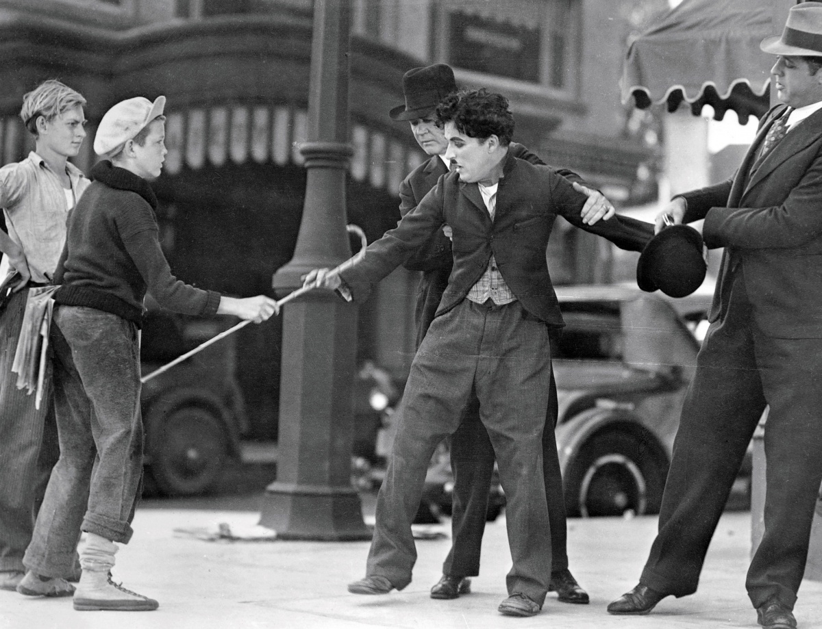 Кадры из Огни большого города (1931)