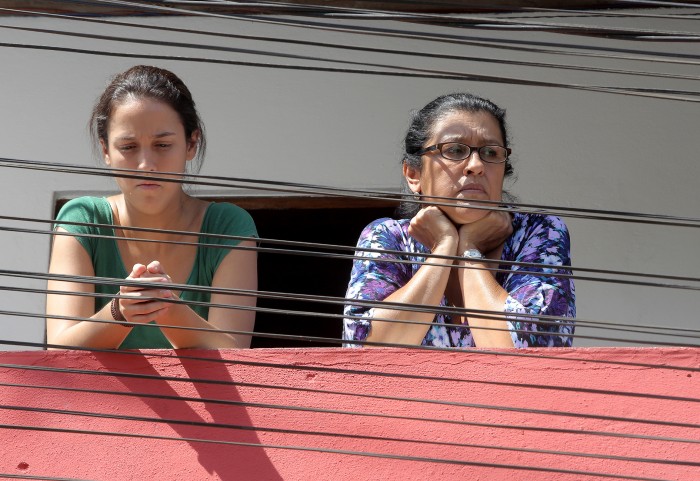 Кадры из Во сколько она вернется? (2015)