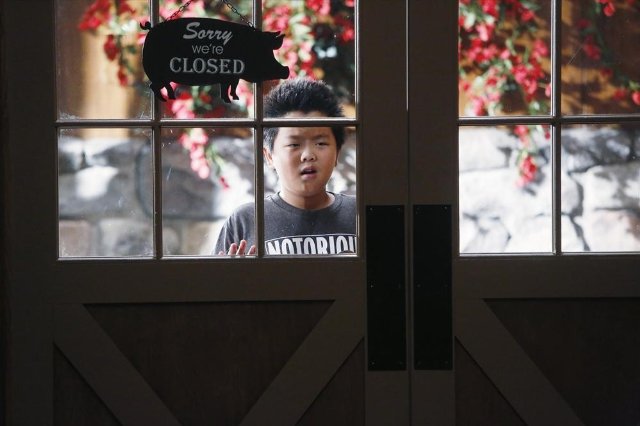 Кадры из Трудности ассимиляции (2015)