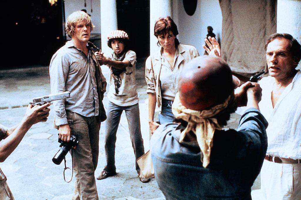 Кадры из Под огнем (1983)