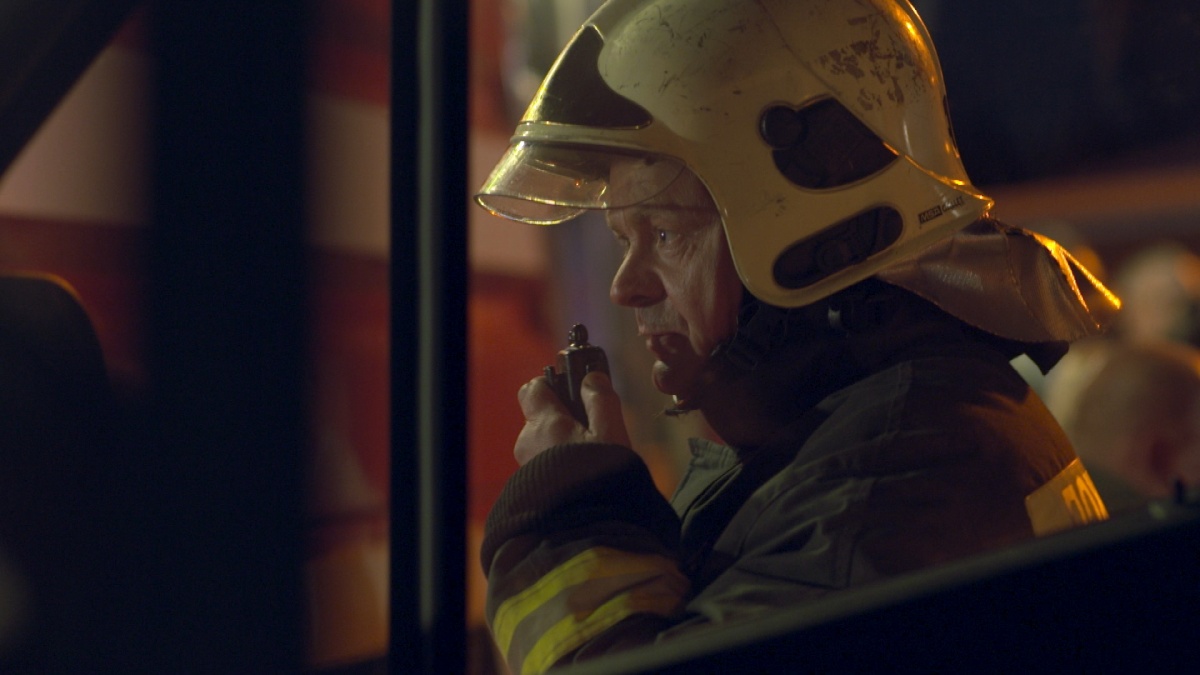 Между двух огней (2015)