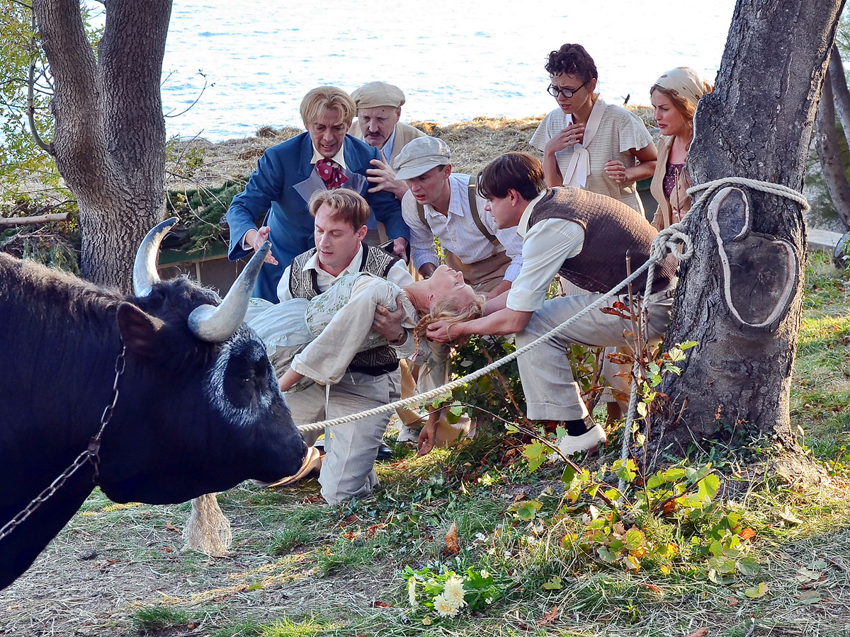 Кадры из Орлова и Александров (2015)