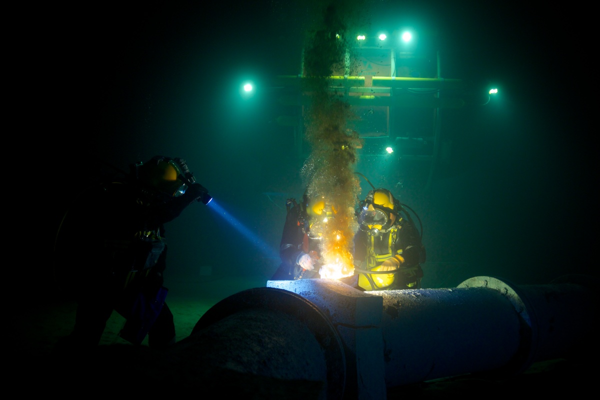 Кадры из Опасное погружение (2015)