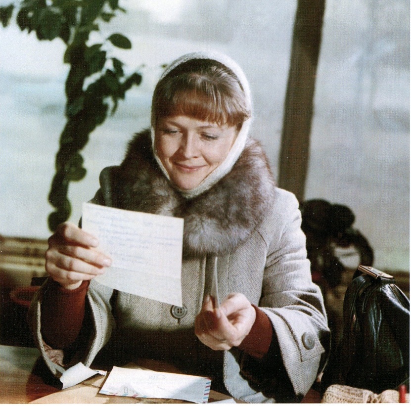 Кадры из Одиноким предоставляется общежитие (1984)