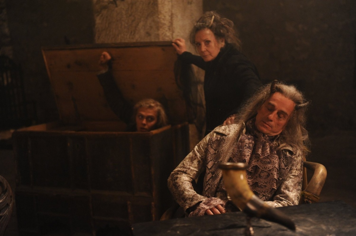 Кадры из Дьявол с тремя золотыми волосками (2013)