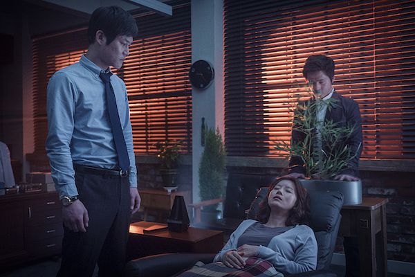 Кадры из Экзорцизм: Пещера шамана (2015)