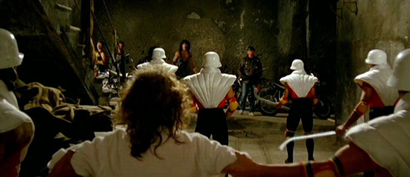 Кадры из 1990: Воины Бронкса (1982)