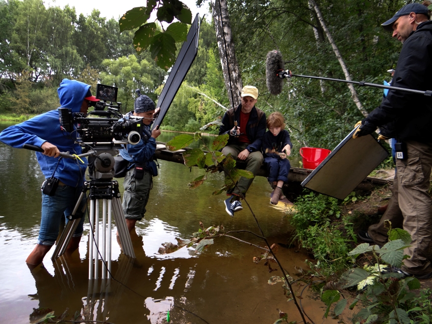 Кадры из Это наши дети! (2015)