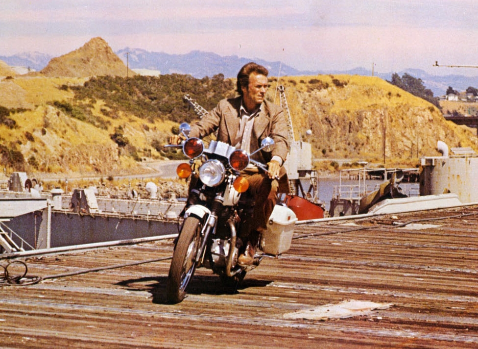 Кадры из Высшая сила / Грязный Гарри 2: Сила магнума (1973)