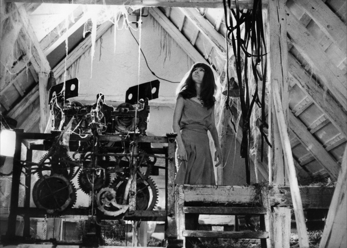 Кадры из Валерия и неделя чудес (1970)