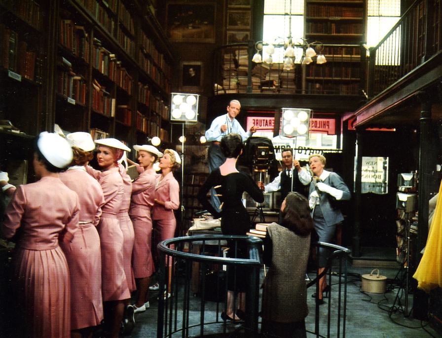 Кадры из Забавная мордашка (1957)