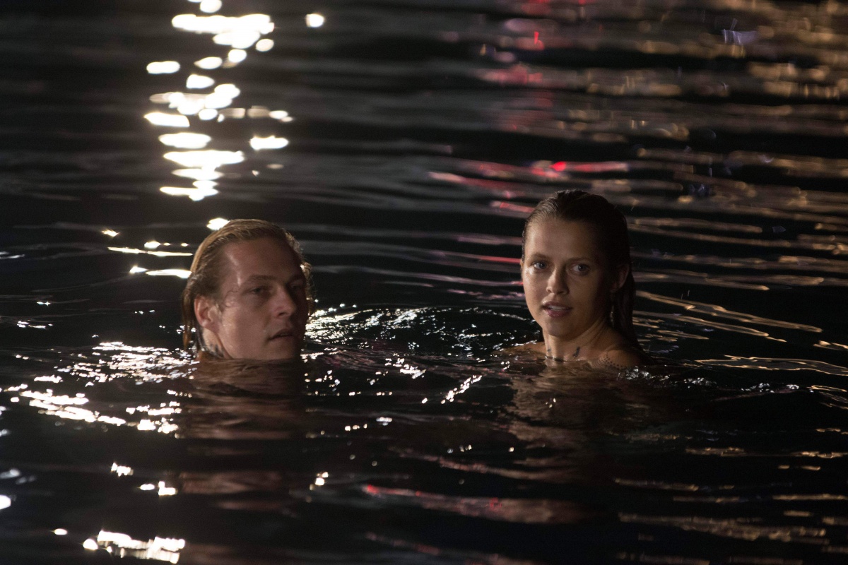 Кадры из На гребне волны (2015)