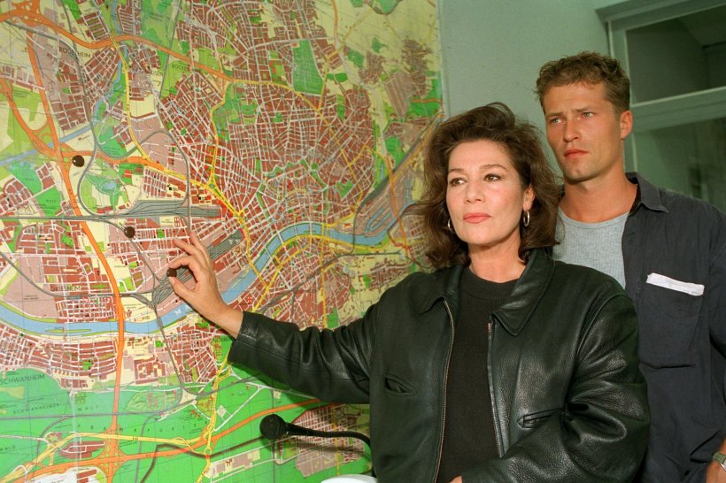 Кадры из Женщина-комиссар (1994)