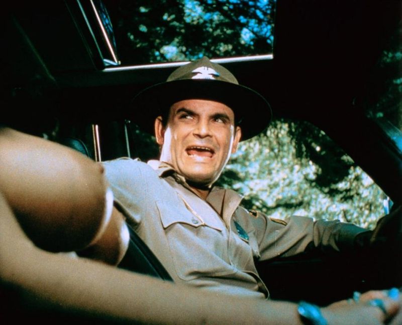 Кадры из Встать! (1983)