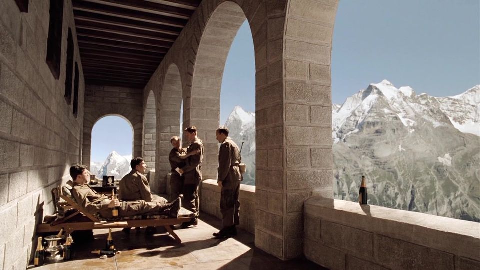 Кадры из Братья по оружию (2001)