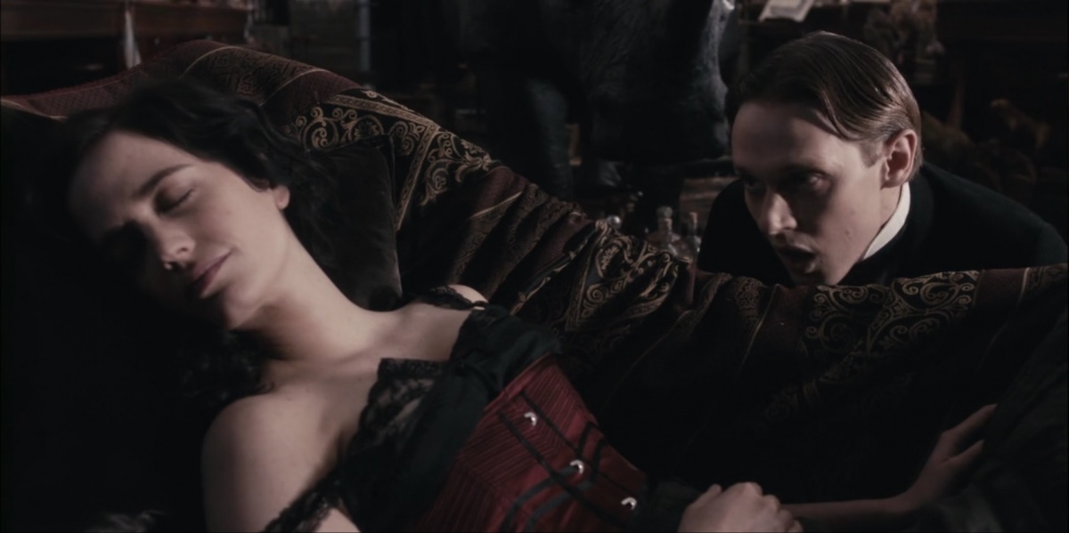 Кадры из Страшные сказки / Ужасы по дешёвке / Бульварные ужасы (2014)