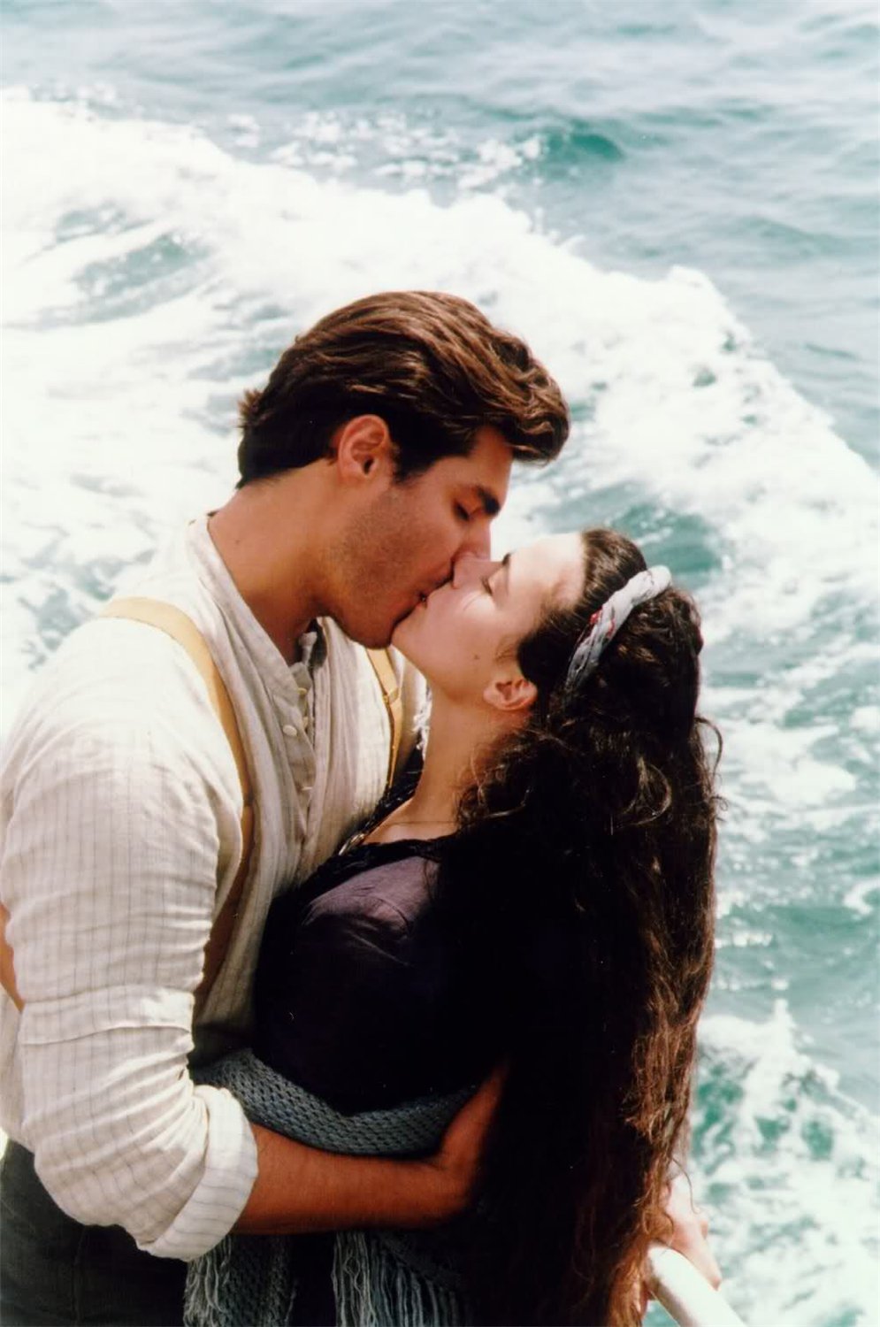 Кадры из Земля любви (1999)