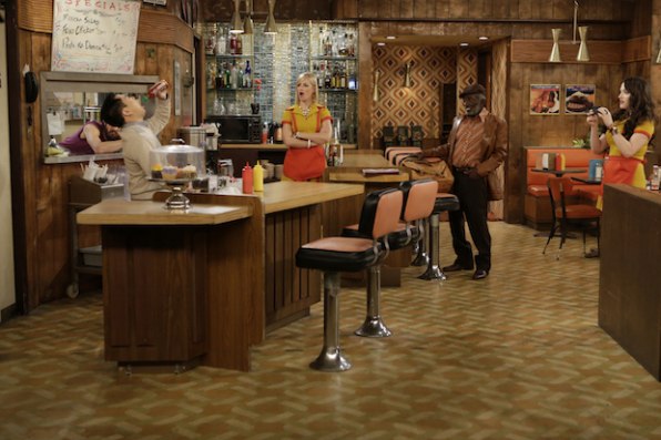 Две разорившиеся девочки / Две девицы на мели (2011)