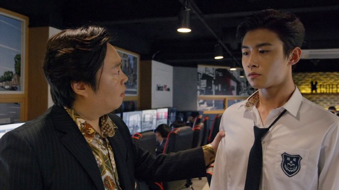 Кадры из Легендарный лакей (2016)