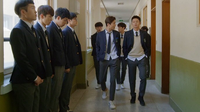 Кадры из Легендарный лакей (2016)