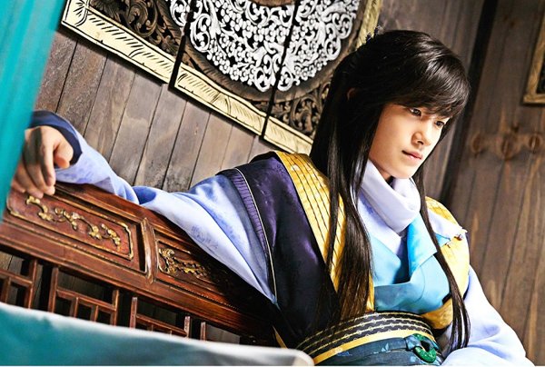 Кадры из Хваран: Начало / Отряд Хваран (2016)