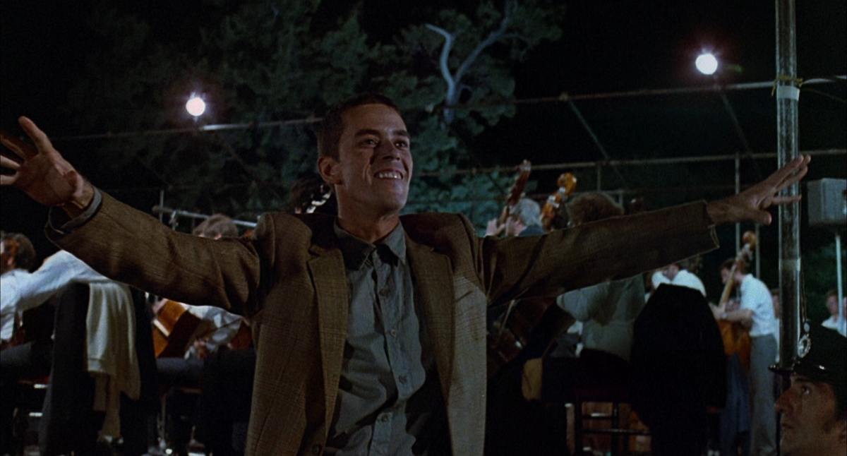 Кадры из Мужчина, глядящий на юго-восток (1986)