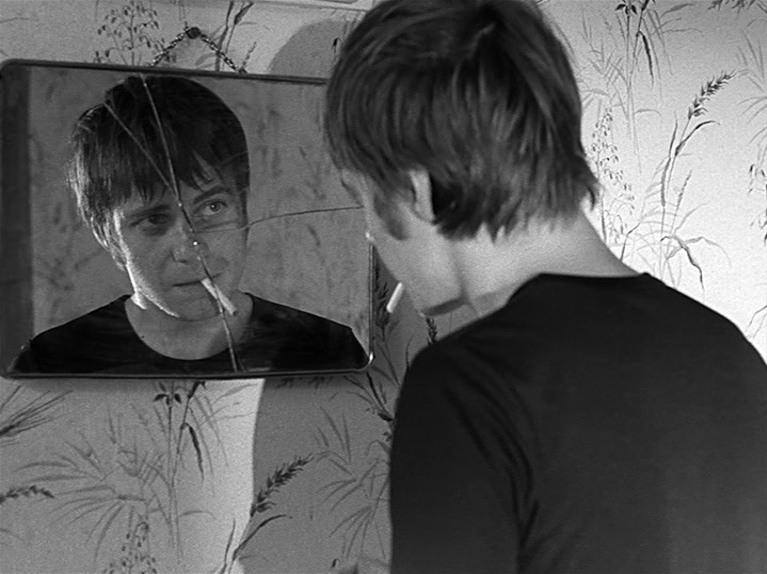 Кадры из Человек, который спит (1974)