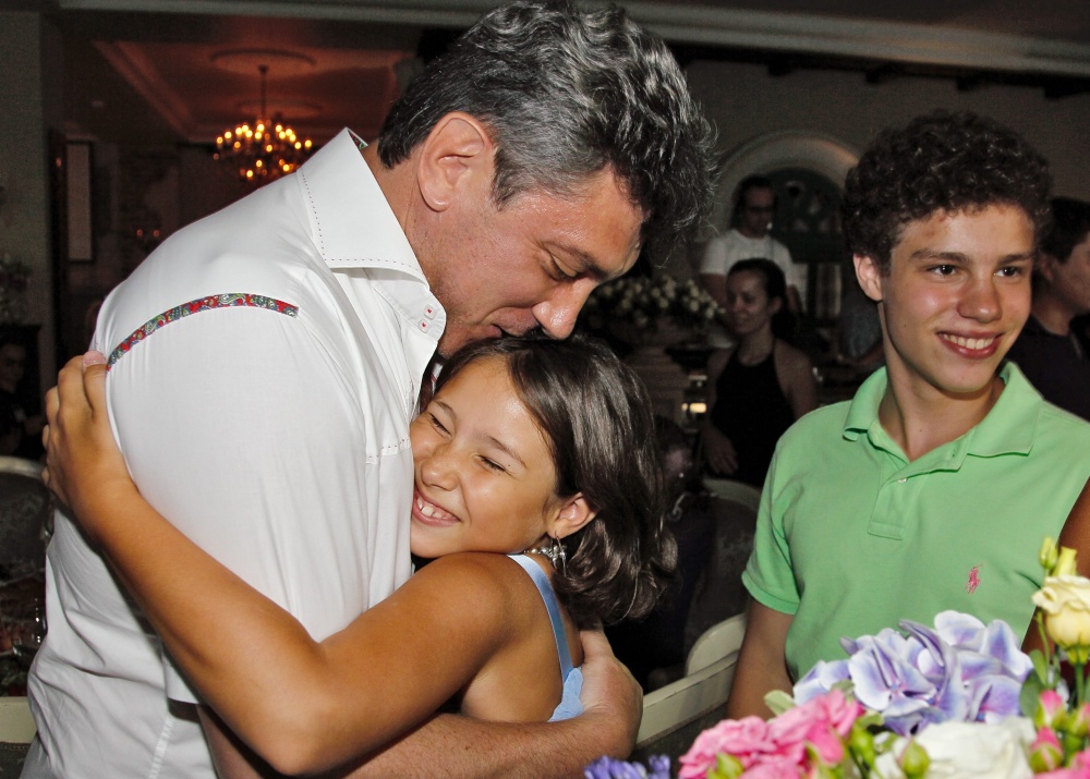 Кадры из Слишком свободный человек (2017)