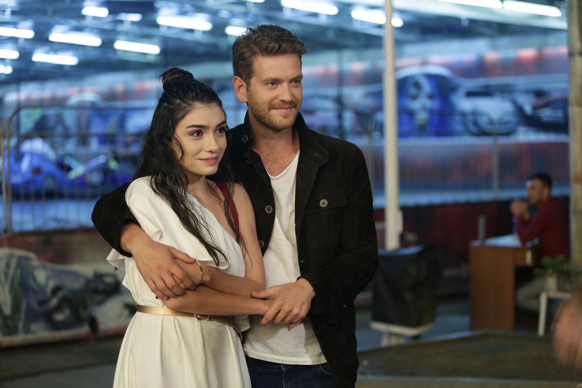 Кадры из Высшее общество (2016)