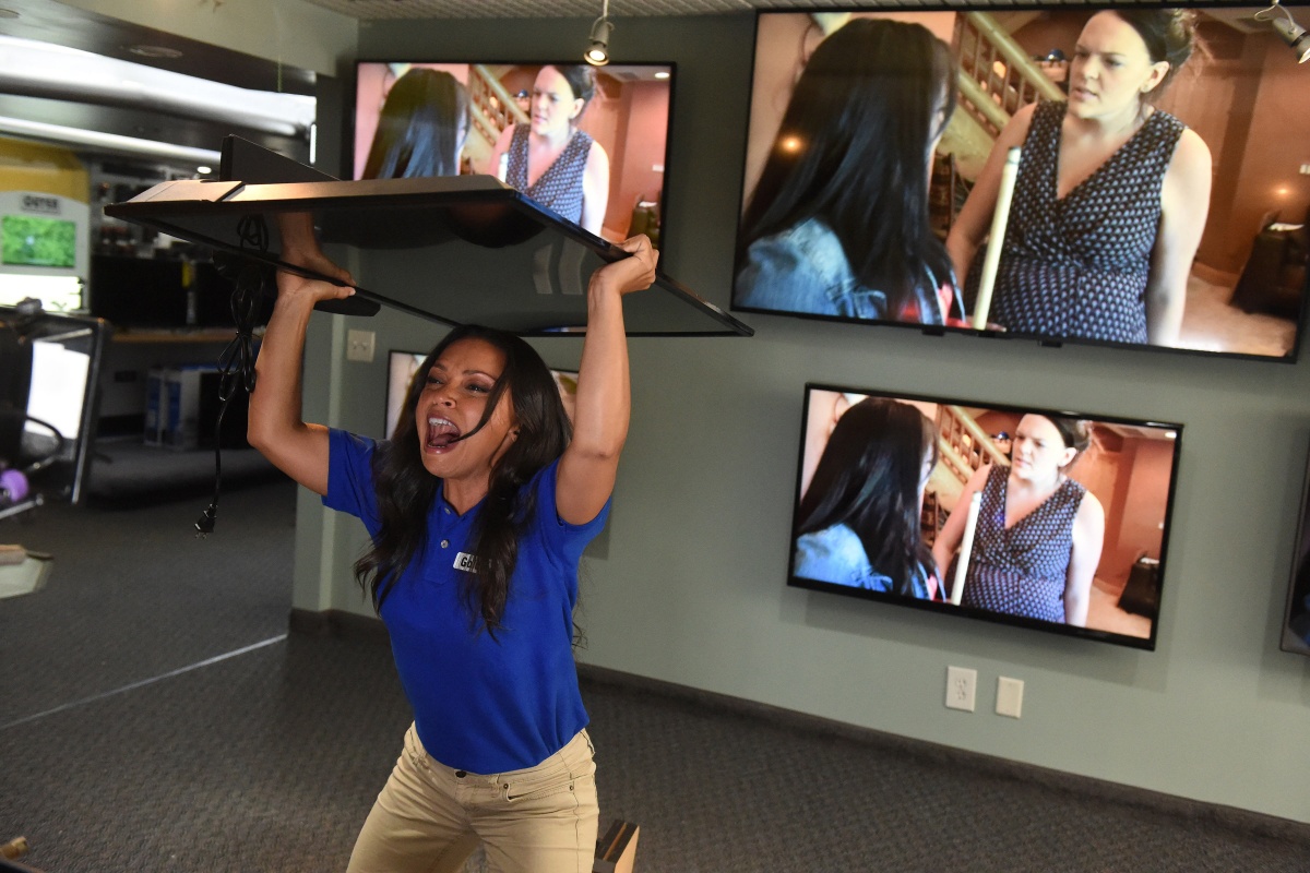 Кадры из Дейдра и Лани грабят поезд (2017)