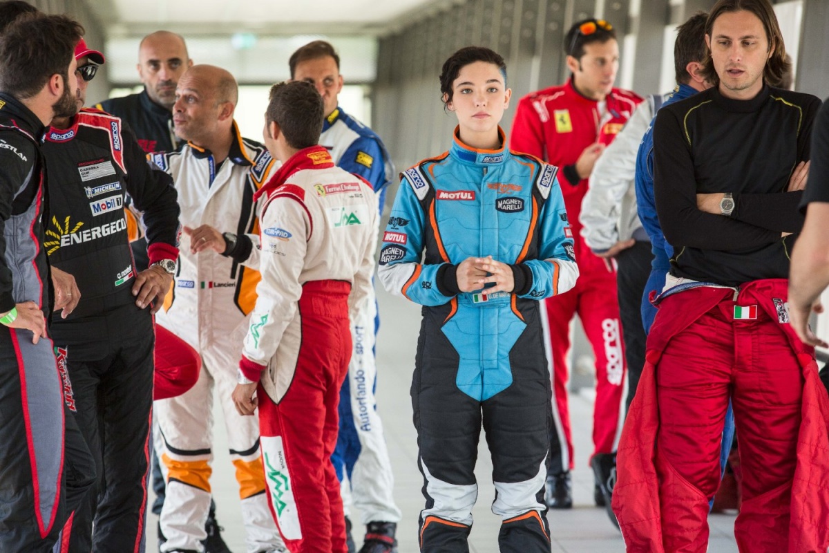 Кадры из Итальянская гонщица / Быстрая, как ветер (2016)