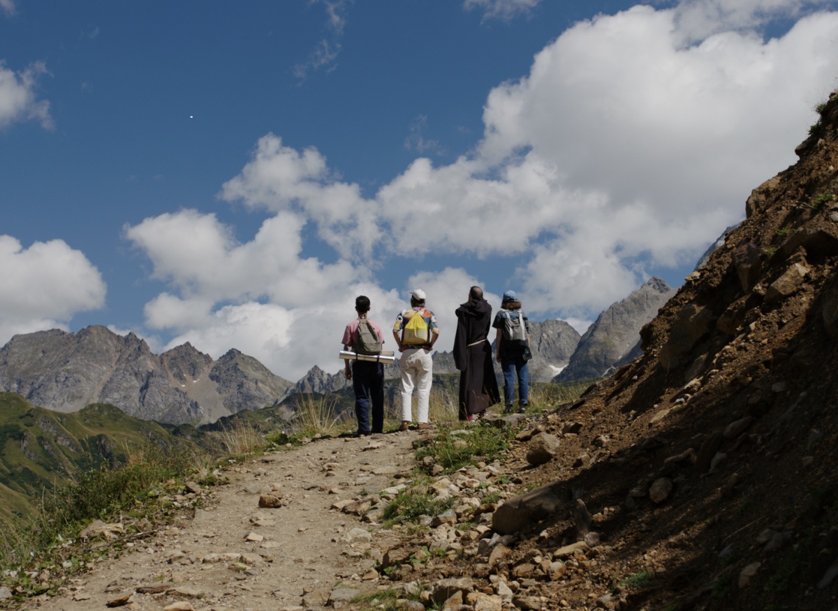 Кадры из Самокритика буржуазного пса (2017)