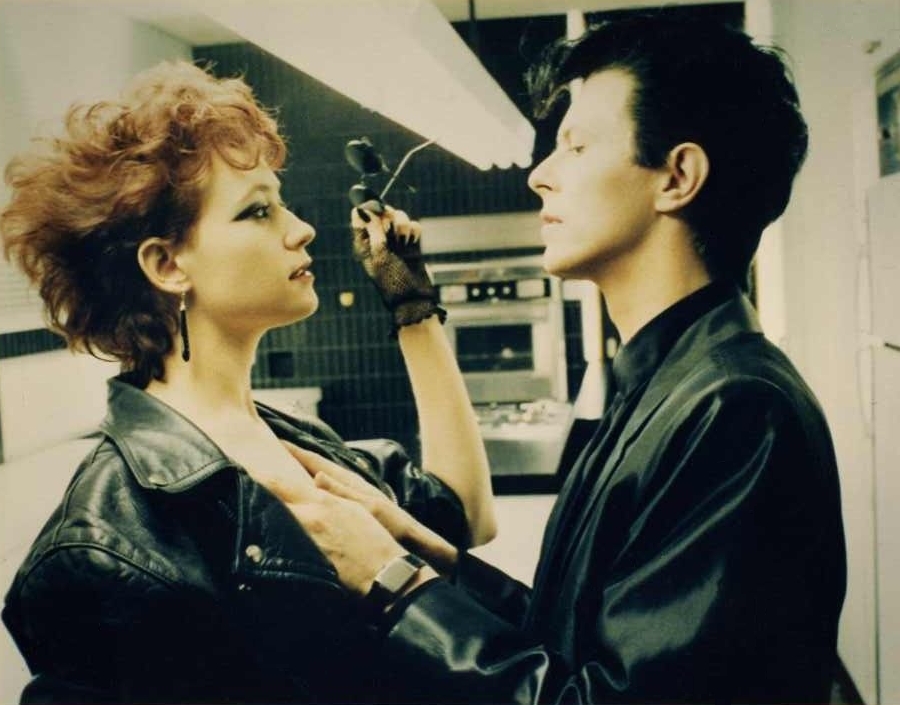 Кадры из Голод (1983)