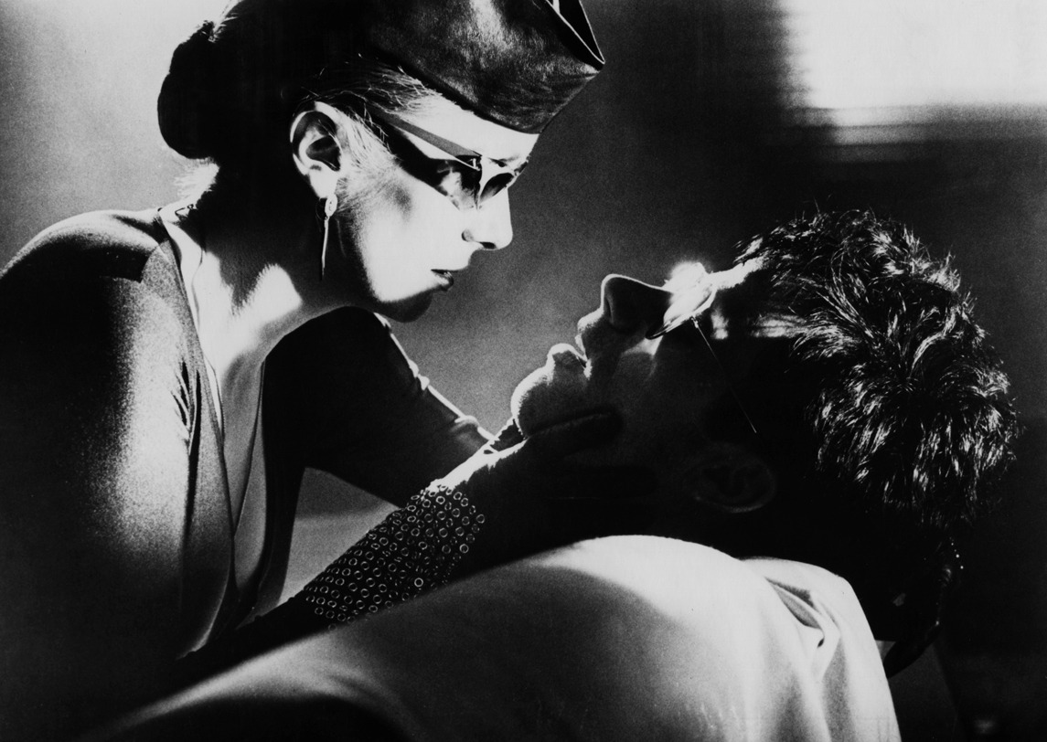 Кадры из Голод (1983)