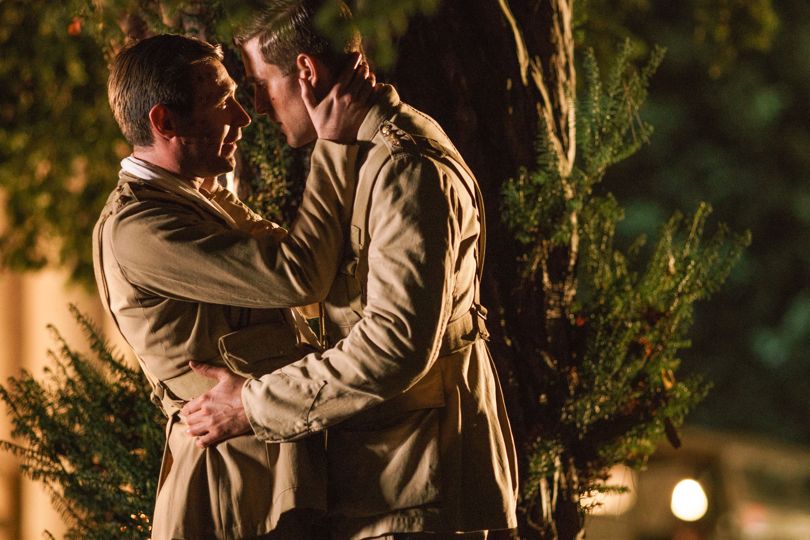 Мужчина в оранжевой рубашке (2017)