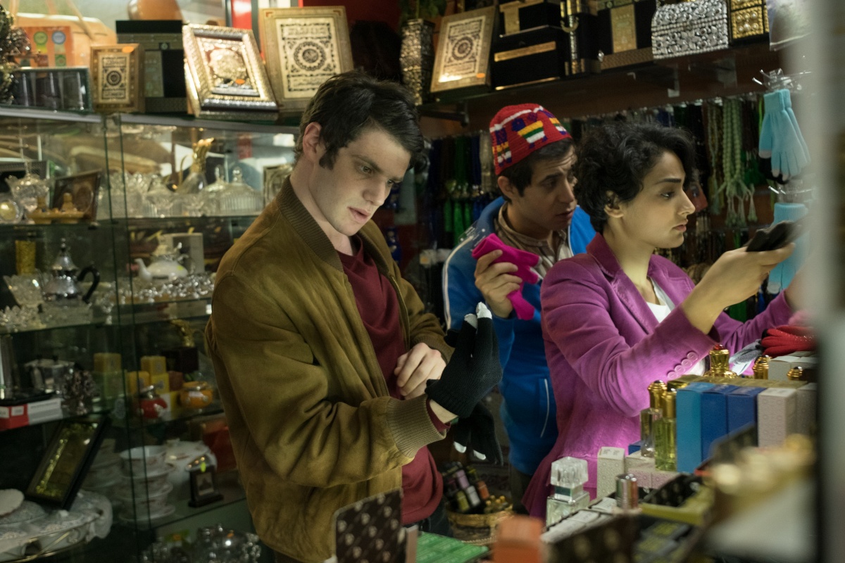 Кадры из Завуалируй это (2017)