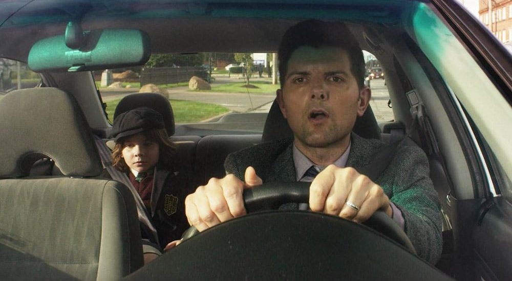 Кадры из Маленькое зло (2017)