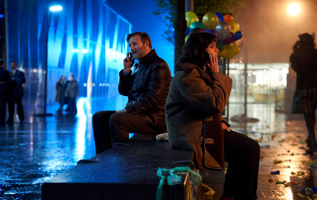 Кадры из Город и город (2018)