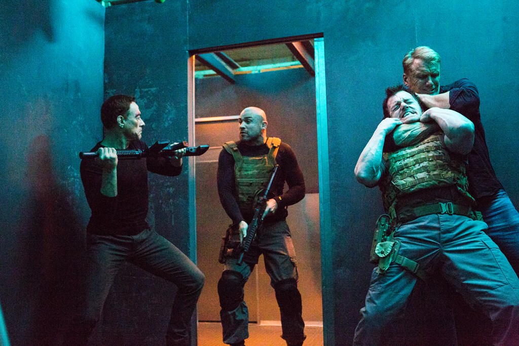 Кадры из Чёрные воды (2018)