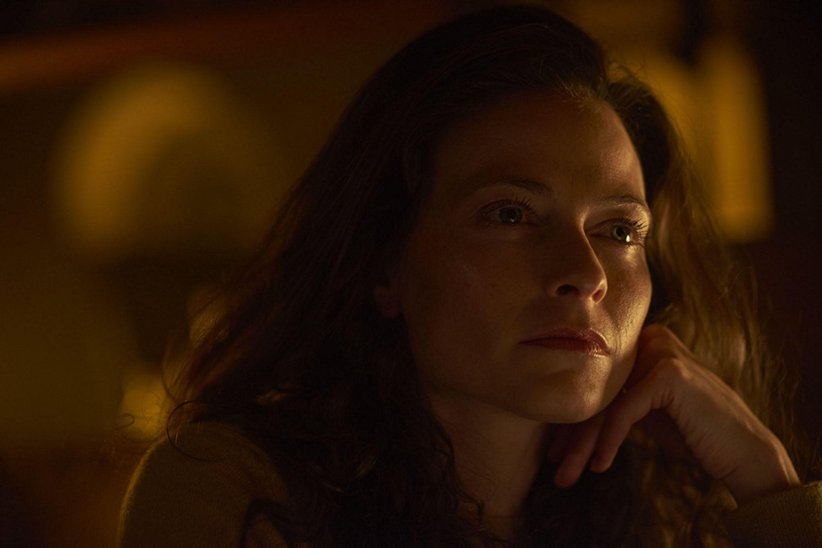 Кадры из Город и город (2018)