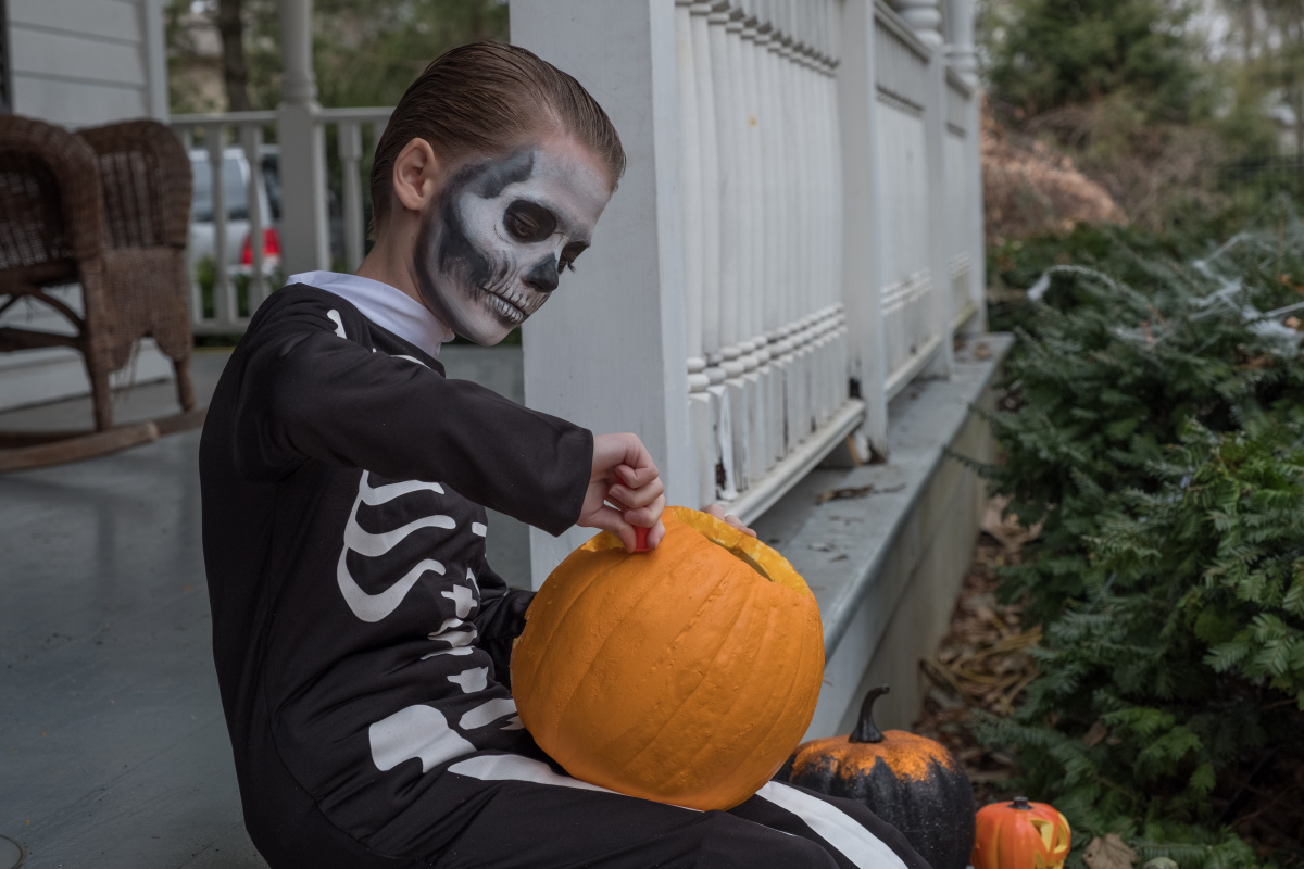 Кадры из Омен: Перерождение (2019)