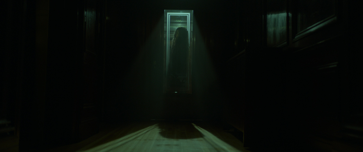 Кадры из Тёмное зеркало (2018)